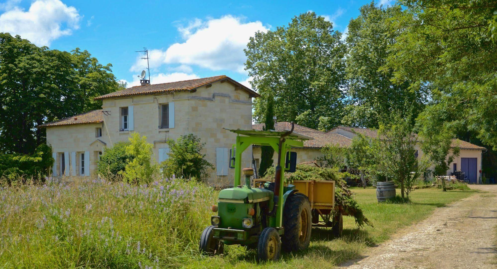 Chateau De La Vieille Chapelle Lugon et l'Ile du Carney Exterior photo